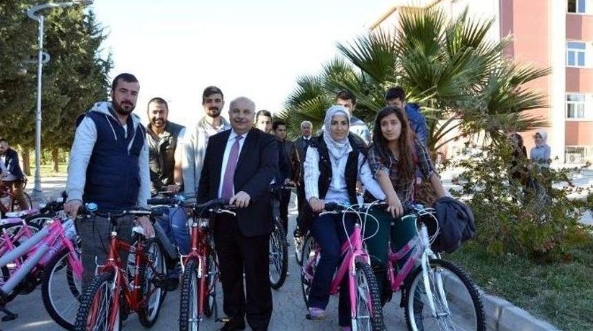 Adıyaman &Uuml;niversitesi&rsquo;ne 50 Adet Bisiklet Hibe Edildi