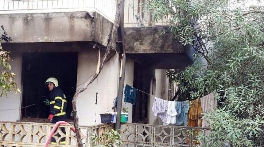 Oturdukları Evde Yangın &Ccedil;ıkan Suriyeliler, Evi Bırakıp Ka&ccedil;tılar