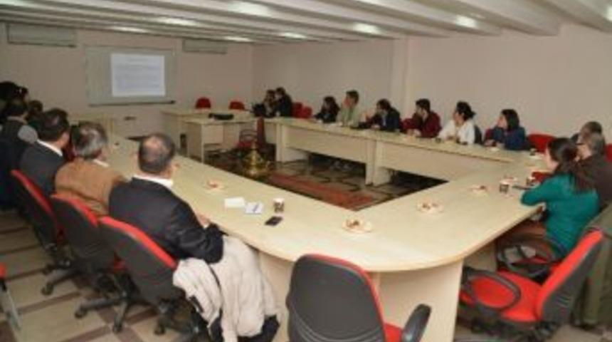 Madde Bağımlılığıyla M&uuml;cadelede Medyaya D&uuml;şen Rol Tartışıldı