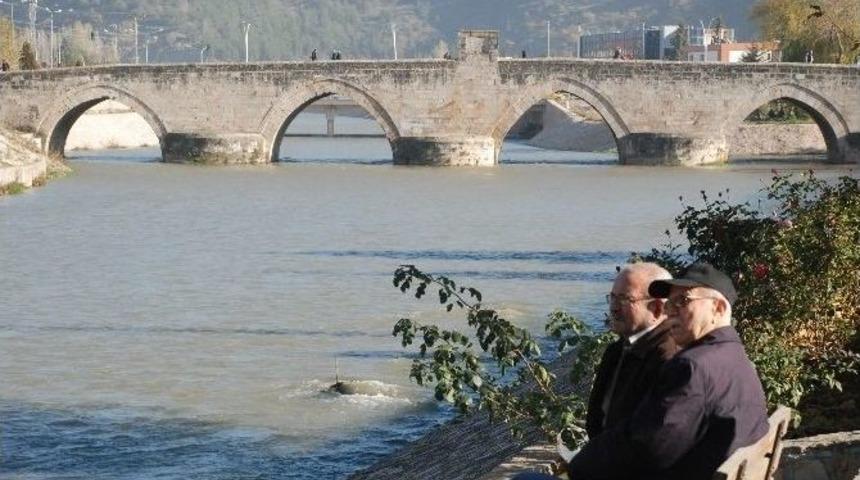 Tokatlılar G&uuml;neşin Tadını &Ccedil;ıkardı