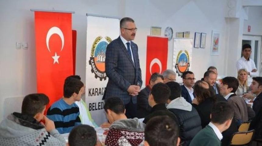 &Ouml;zkan, İhl &Ouml;ğrencilerini "halil İbrahim Sofrası"nda Ağırladı