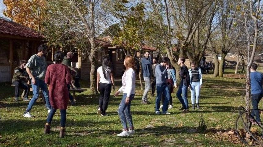 Sosyal Medya Kul&uuml;b&uuml; &Uuml;yeleri Piknikte Buluştu