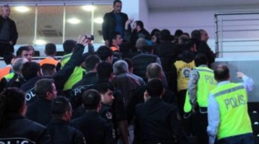 T&uuml;rkiye-israil A Milli Kadın Basketbol Ma&ccedil;ında Olaylar &Ccedil;ıktı