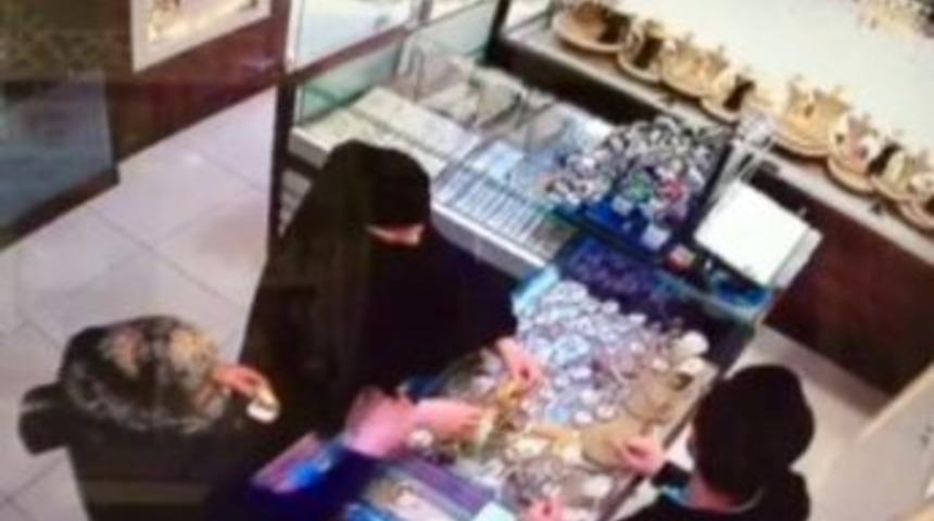 Kadın Hırsızlar G&uuml;venlik Kamerasına Yakalandı