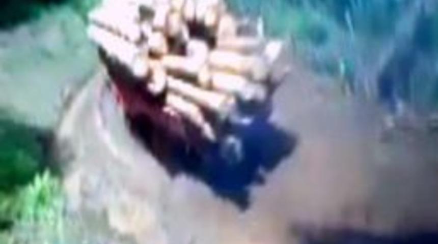 (&ouml;zel Haber) Usta Şof&ouml;r, Kamyonu Devrilmekten Son Anda Kurtardı