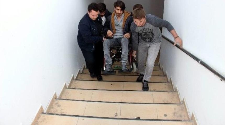 Engelli &Ouml;ğrenciler Alt Ge&ccedil;ide Asans&ouml;r Yapılmasını İstiyor