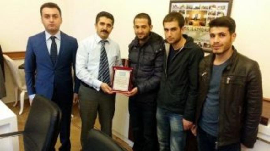 T&uuml;rkmen &Ouml;ğrencilerden, Vali Yardımcısına Teşekk&uuml;r