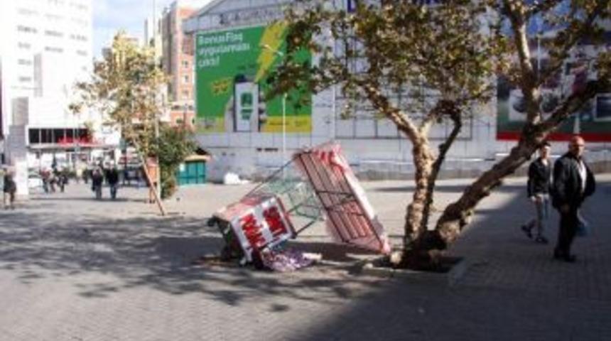 Bursa&rsquo;da Lodos Vatandaşlara Zor Anlar Yaşattı