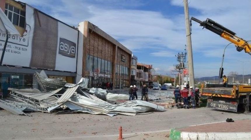 İneg&ouml;l&rsquo;de Fırtına Hayatı Fel&ccedil; Etti