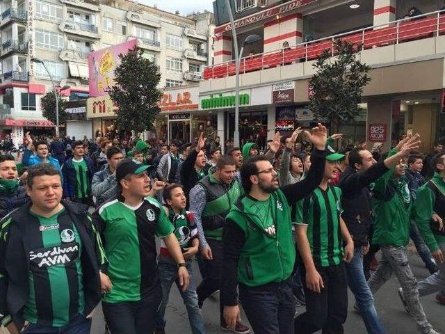 Tatangalardan Maç Öncesi Destek Yürüyüşü