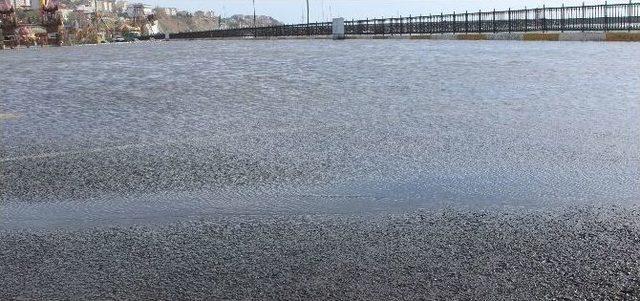 Lodosun Etkisiyle Kıyıya Vuran Dalgalar Sahilde Su Baskınlarına Neden Oldu