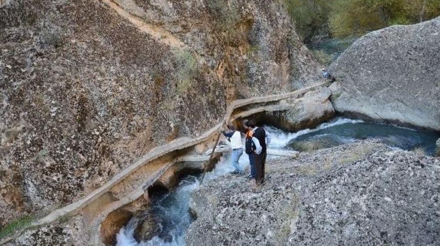 Tohma &Ccedil;ayı&rsquo;nda Kaybolan Yaşlı Adamı Arama &Ccedil;alışmaları S&uuml;r&uuml;yor