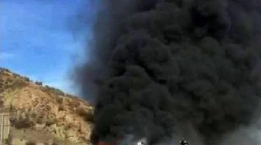 Lastik Y&uuml;kl&uuml; Tır Alev Alev Yandı