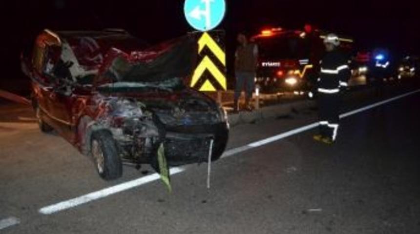 Manisa&rsquo;da Otomobil İle Tavuk Y&uuml;kl&uuml; Kamyon &Ccedil;arpıştı: 2 Yaralı