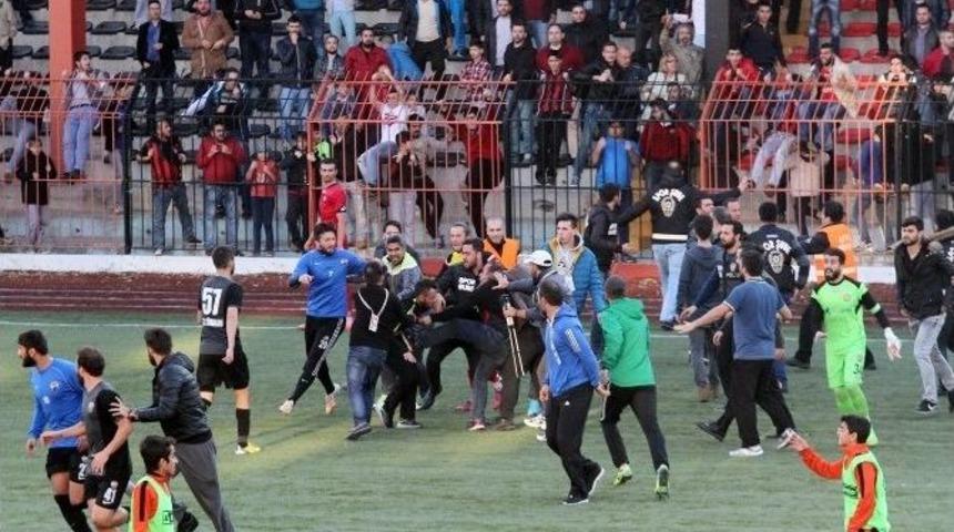 Karag&uuml;mr&uuml;kspor - Kocaeli Birlikspor Ma&ccedil;ında Arbede