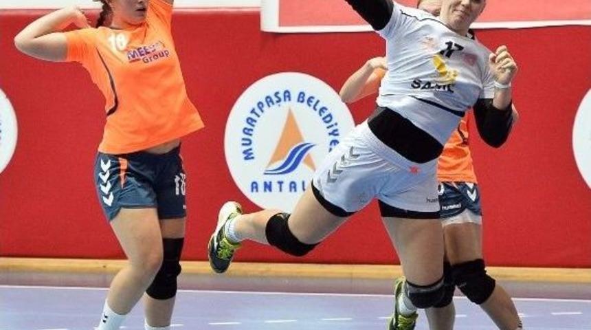 Muratpaşa Ehf&rsquo;de Rakibini Bekliyor