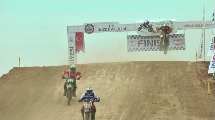 Kaynaşlı&rsquo;daki M&uuml;cadele Nefesleri Kesti