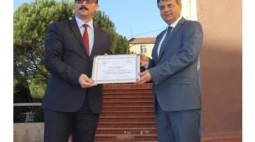 Atat&uuml;rk Anadolu Lisesine &lsquo;beslenme Dostu Okul&rsquo; Sertifikası