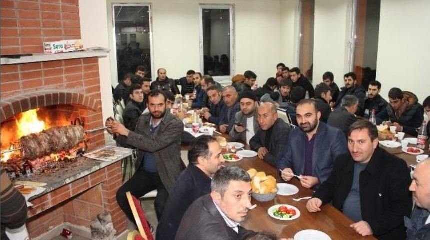 Yeni Vizyon 2071 Gen&ccedil;lik Derneğinden Cağ Kebaplı Toplantı