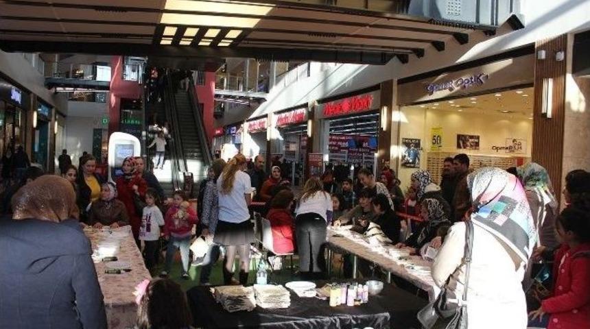 Kadınlar Vitray At&ouml;lyesinde Eğlendi