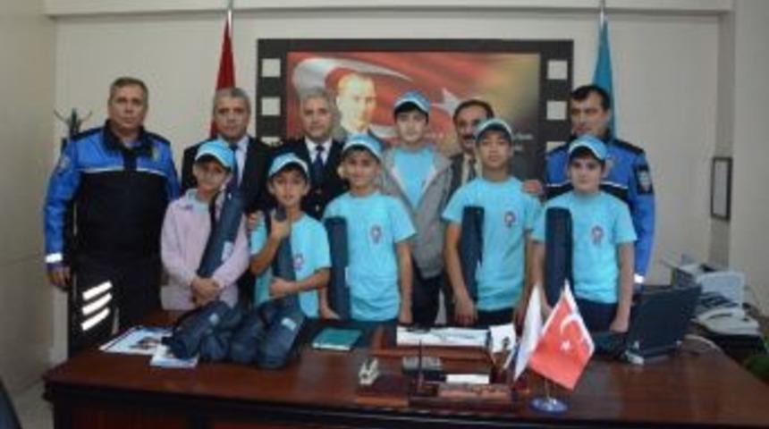 İşkur M&uuml;d&uuml;r&uuml;nden &Ouml;ğrencilere Hediye