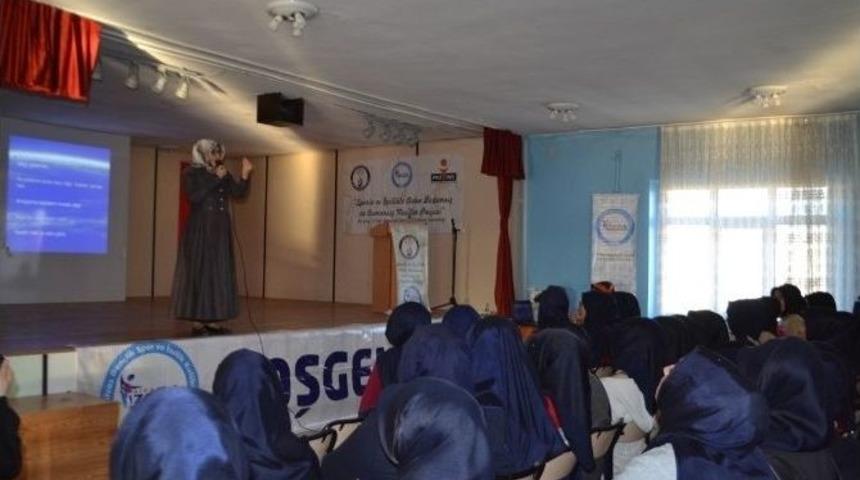 Sivas Gen&ccedil;lik Spor Ve İzcilik Kul&uuml;b&uuml; Seminerlerine Devam Ediyor