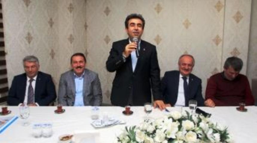 Başkan Vekili &Ouml;zak, Rizeliler Derneği&rsquo;ne Kahvaltıda Konuk Oldu