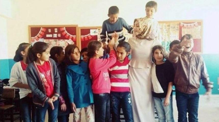 Zorlukları Sevgi Diliyle Aşıyor