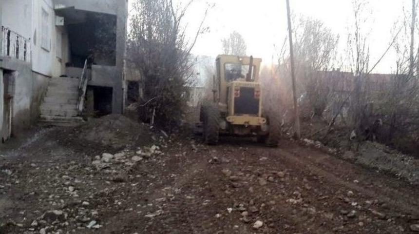 Gevaş&rsquo;ta Yollar Kışa Hazırlanıyor