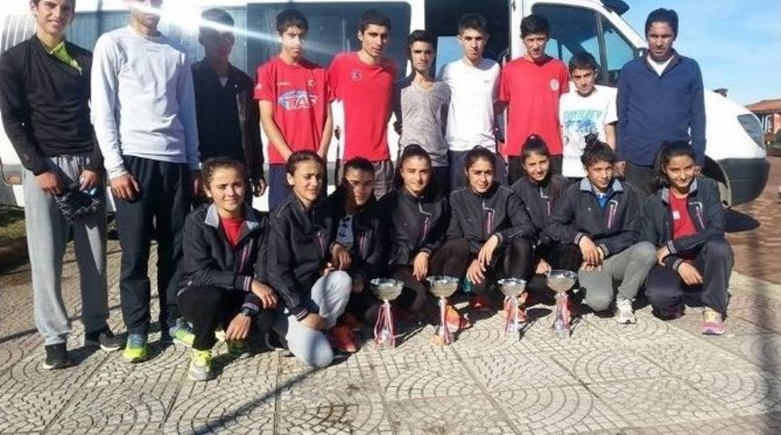 Paland&ouml;ken Belediyesi Atletizm Takımı Birinci Oldu
