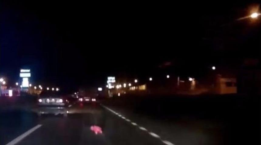 Yola D&uuml;şen Oyuncak S&uuml;r&uuml;c&uuml;lere Zor Anlar Yaşattı