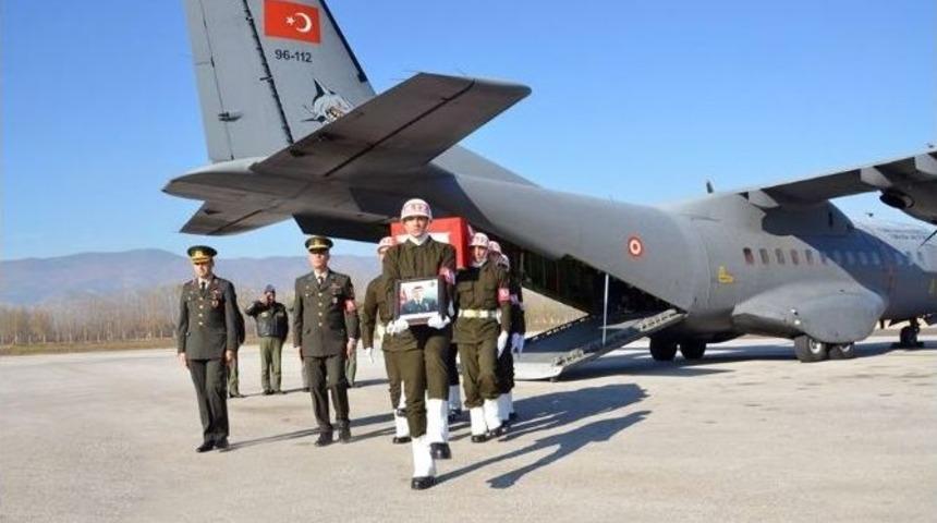 Kazada Şehit Olan Uzman &Ccedil;avuşun Naaşı Tokat&rsquo;a Getirildi