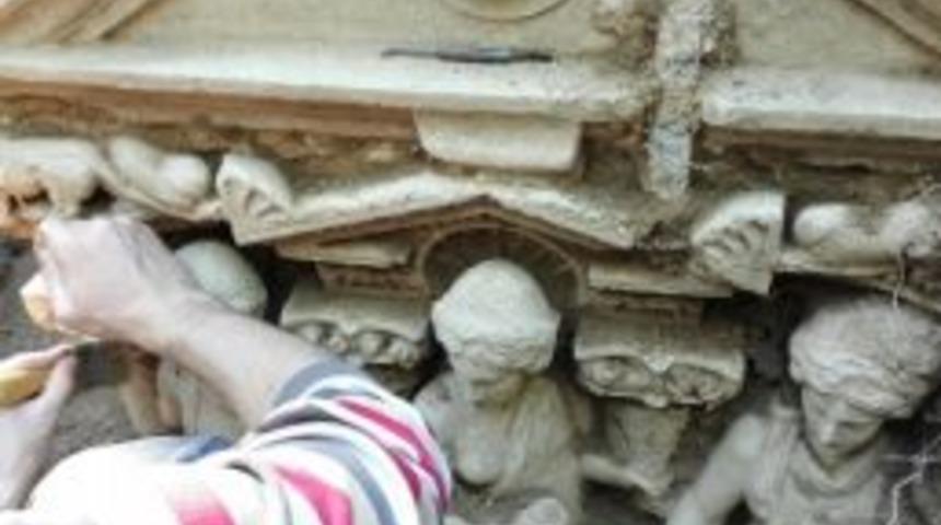 Zeytinlikte Bulunan 7 Tonluk Lahit M&uuml;zeye Taşındı