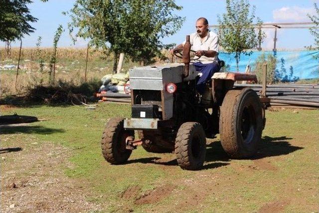 Yıllarca Hayalini Kurdu, Kendi Traktörünü Yaptı