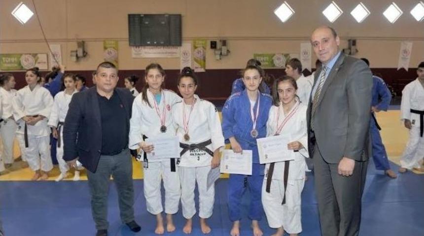 Trabzon&rsquo;da Okul Sporları Judo M&uuml;sabakalarıyla Başladı