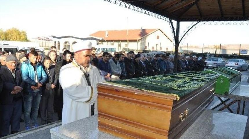 Kırşehir&rsquo;de Karbonmonoksit Gazından Zehirlenen Dede Ve Torun Son Yolculuğuna Uğurlandı