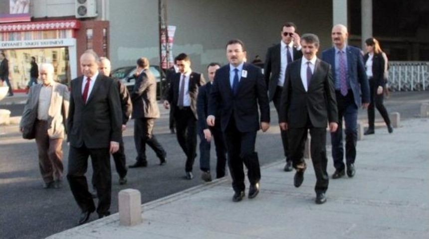 (&ouml;zel Haber) Şehit Cenazesine Katıldı, Bakanlığa Y&uuml;r&uuml;yerek Gitti
