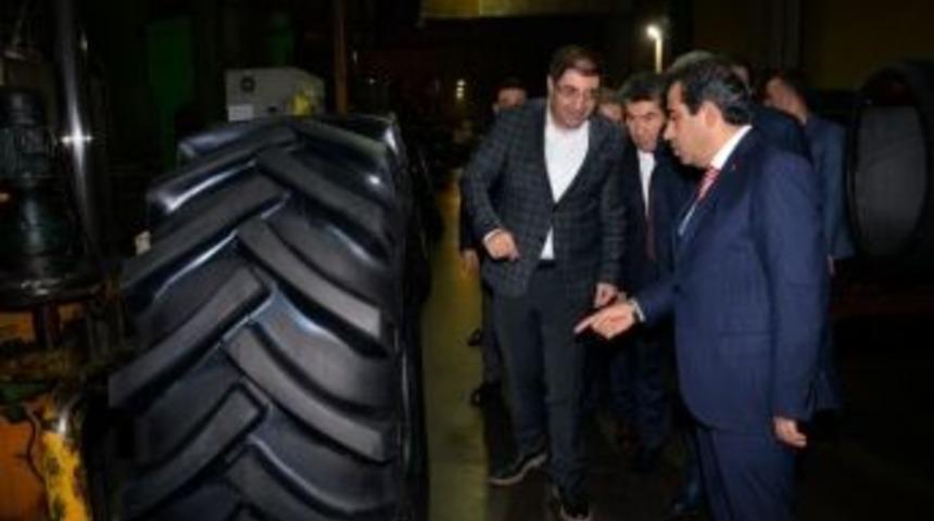 Vali G&uuml;zeloğlu Lastik Fabrikasını Ziyaret Etti