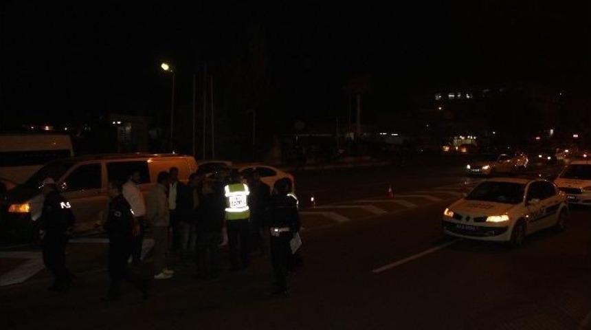 Motosiklet Minib&uuml;se &Ccedil;arptı:2 Yaralı