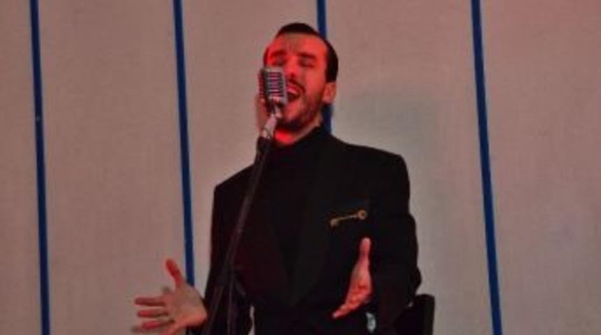 Cem Adrian Zonguldak&rsquo;ta Hayranlarıyla Buluştu