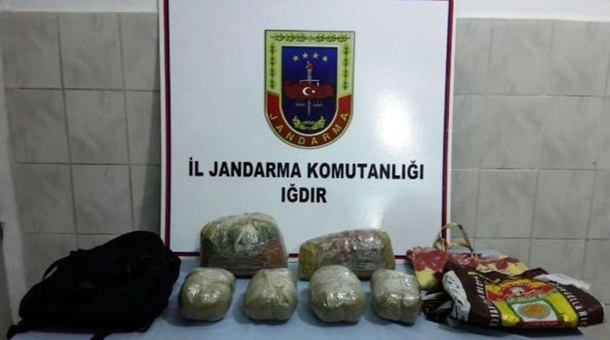 Sınırdan 10 Kilo Uyuşturucuyla Ge&ccedil;meye &Ccedil;alışırken Yakalandı