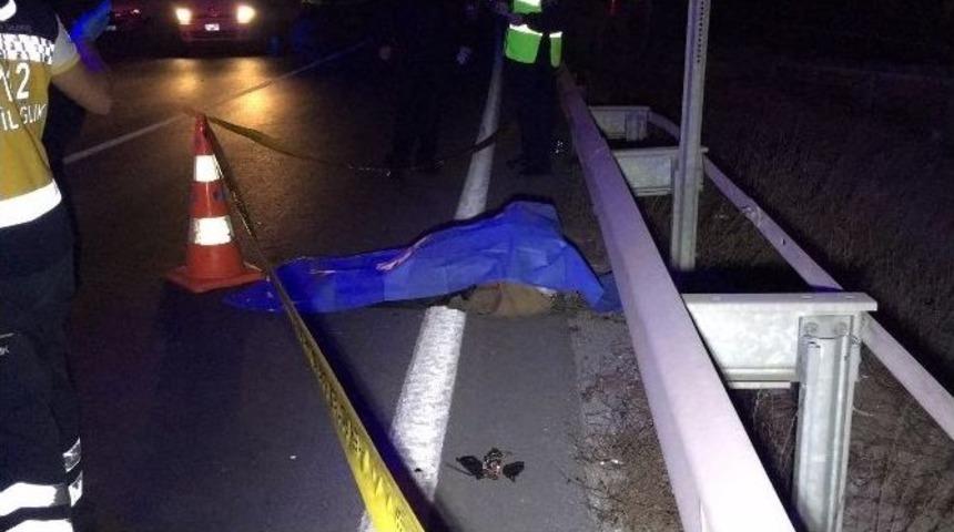 Akli Dengesi Bozuk Kişi İş&ccedil;i Servisinin Altında Can Verdi