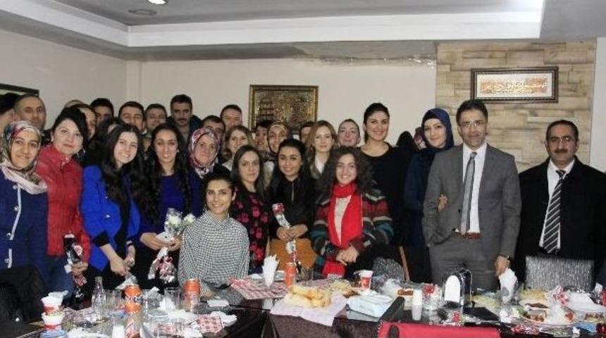 (&ouml;zel Haber) Hakkari&rsquo;de G&ouml;rev Yapan &Ouml;ğretmenleri Ağlatan S&uuml;rpriz