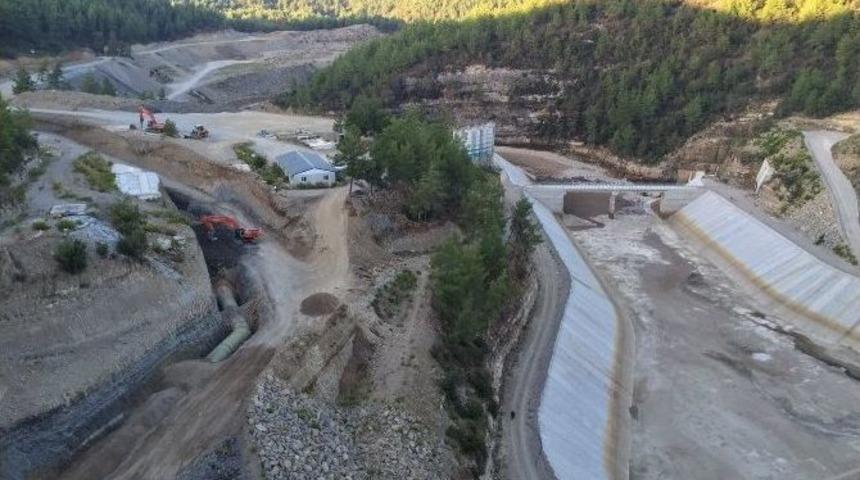 Dsi B&ouml;lge M&uuml;d&uuml;r&uuml; &Ouml;zg&uuml;r, Naras Barajı Sulama İnşaatını İnceledi