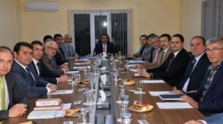 Vali G&uuml;zeloğlu, K&ouml;m&uuml;rc&uuml;ler Osb&rsquo;nin Toplantısına Katıldı