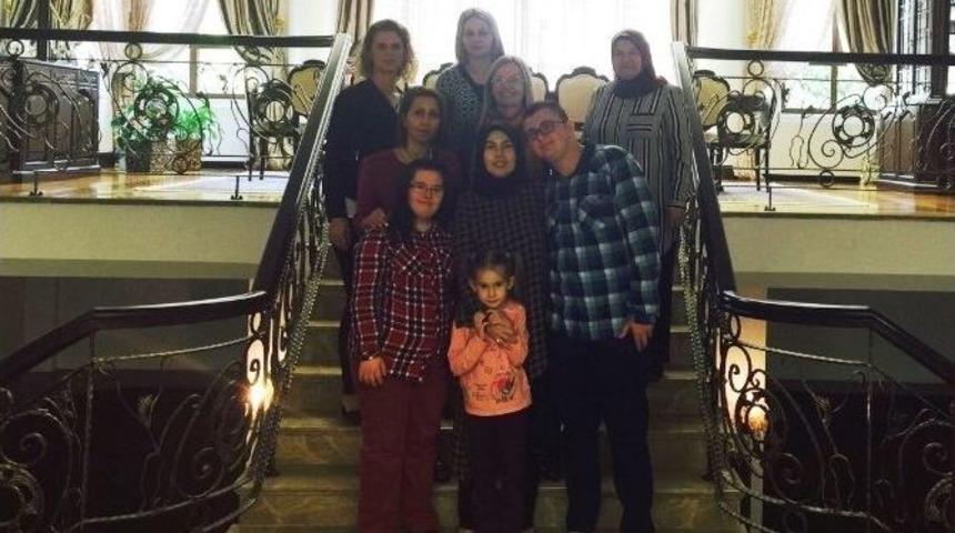 Rehabilitasyon Merkezi Y&ouml;netiminden Bayan G&uuml;zeloğlu&rsquo;na Ziyaret