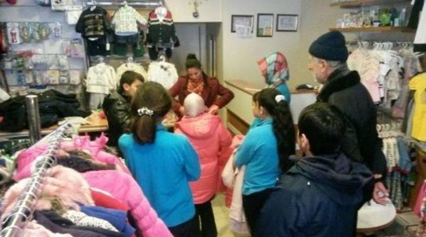 Cide &rsquo;iyc&rsquo; Yoksul &Ccedil;ocukları Sevindiriyor