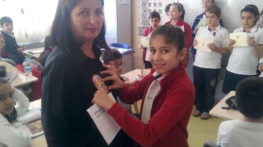 İlkokul &Ouml;ğrencileri D&uuml;nya &Ccedil;ocuk Hakları G&uuml;n&uuml;n&uuml; Kutladı