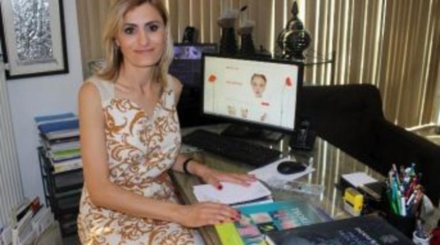 Ergenlik &Ccedil;ağındaki Gen&ccedil;lere Akne Uyarısı