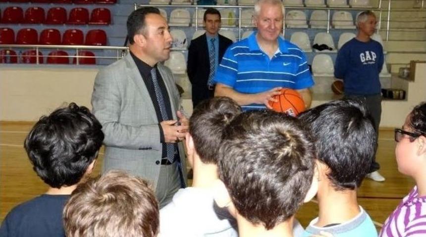 İl M&uuml;d&uuml;r&uuml; Yıldız&rsquo;dan Basketbol Kurslarına Ziyaret